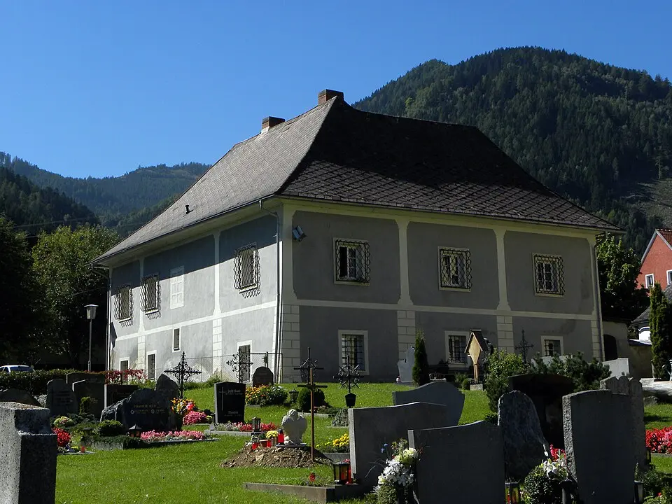 Bild: Haeferl · CC BY-SA 3.0 AT Pfarrhof
