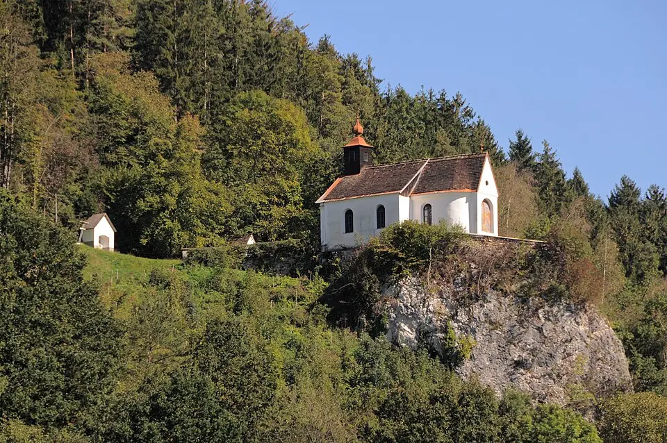 Slika: Johann Jaritz · CC BY-SA 3.0 AT Kalvarienbergkapelle und Kreuzwegstationen