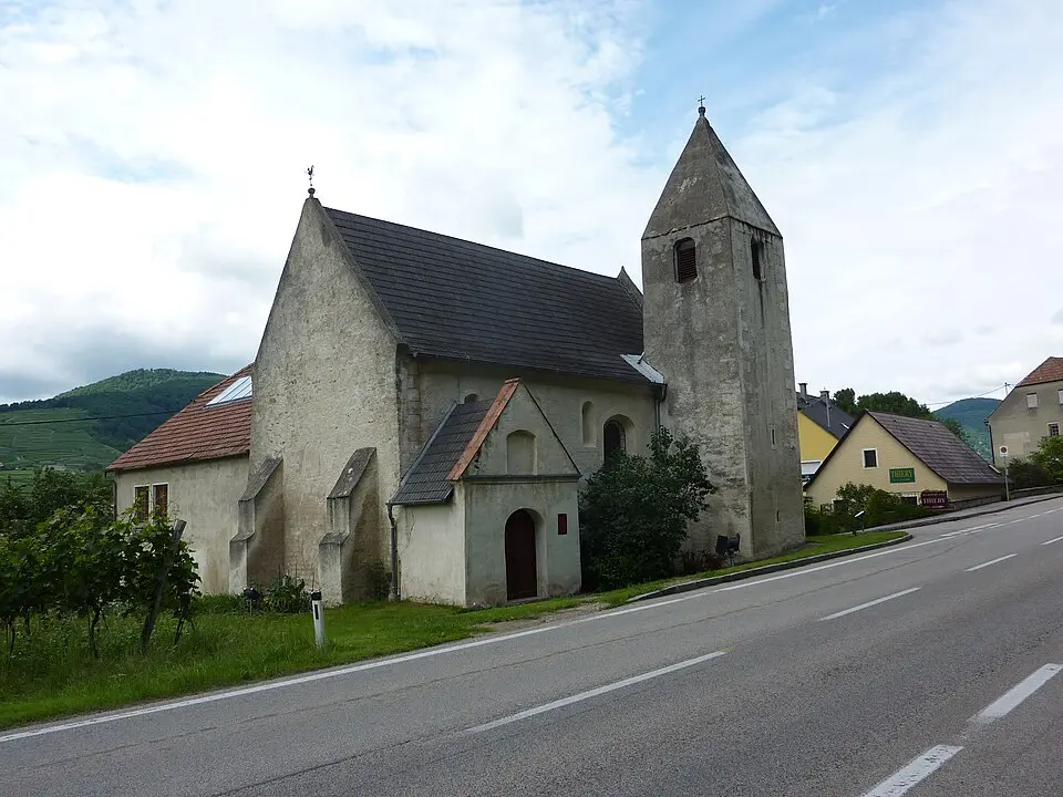 Kath. Filialkirche hl. Lorenz und Reste von Vorgängerbauten
