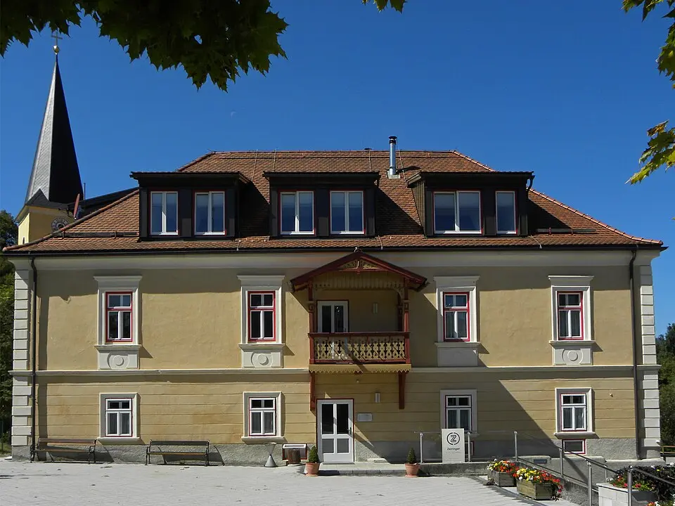 Obrázok: Haeferl · CC BY-SA 3.0 AT ehem. Pfarrhof