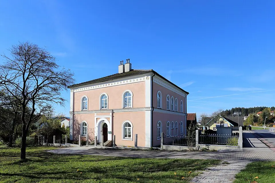 Pfarrhof und Wirtschaftsgebäude