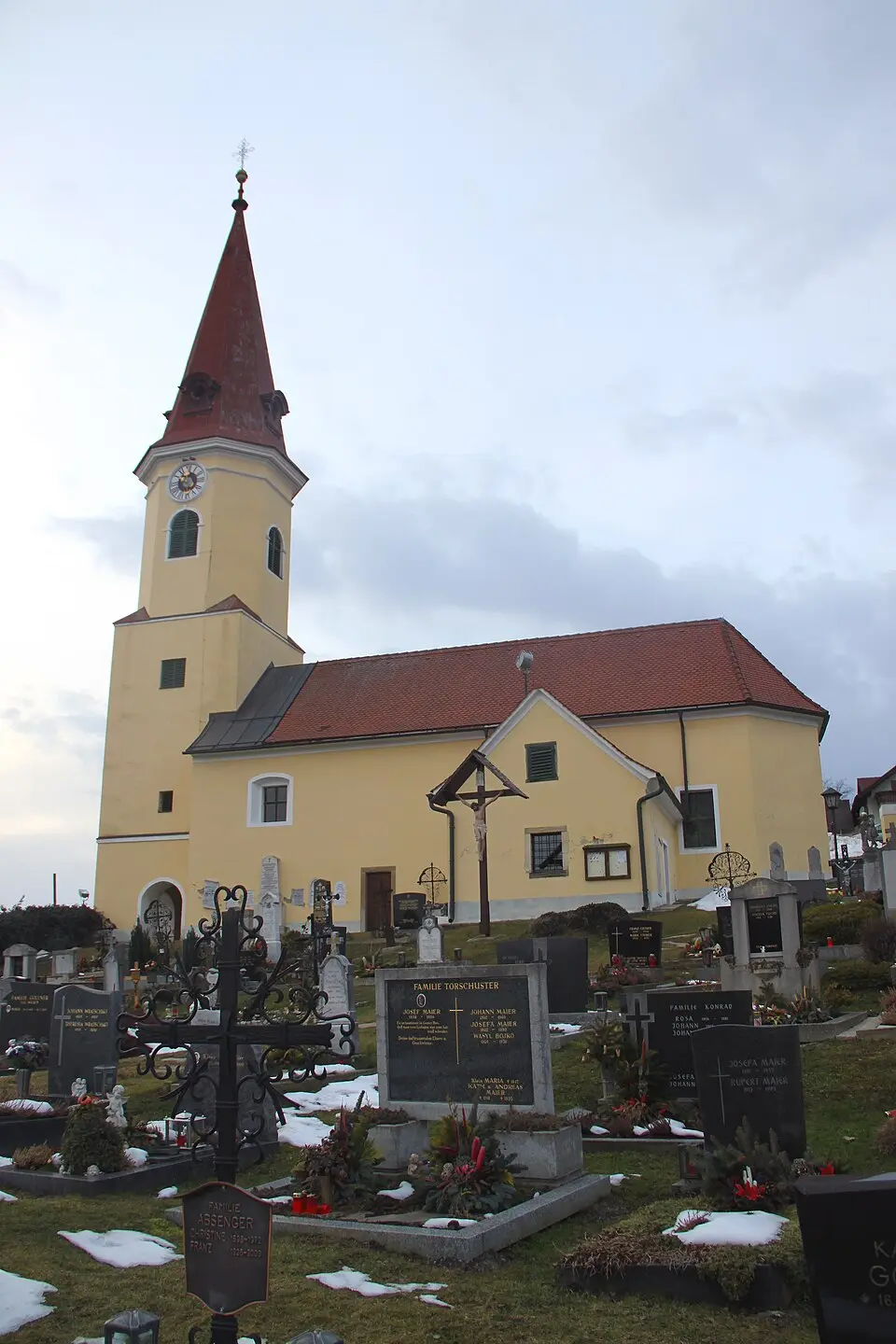 Obrázok: WA-Wien · CC BY-SA 3.0 Kath. Filialkirche hl. Ulrich und Friedhof