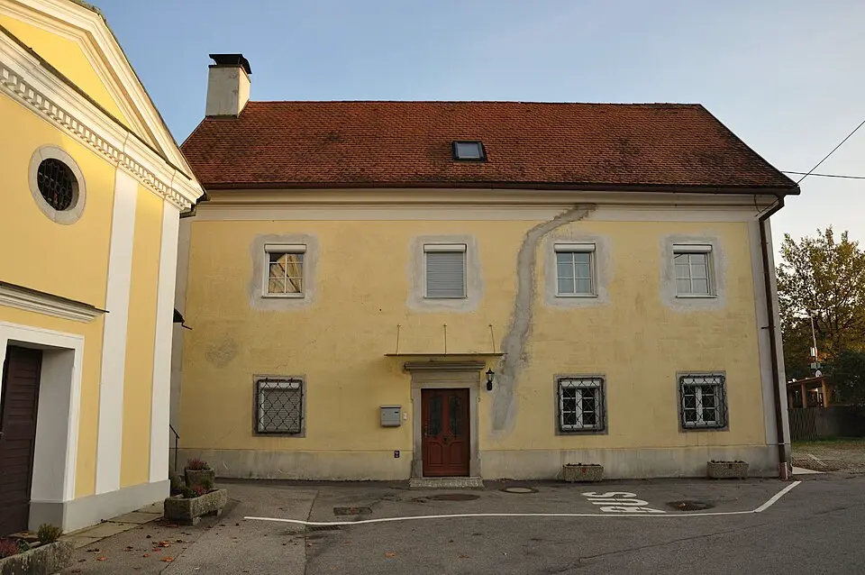 Bild: Isiwal (talk) · CC BY-SA 3.0 AT Wohnhaus, ehem. Pfarrhof
