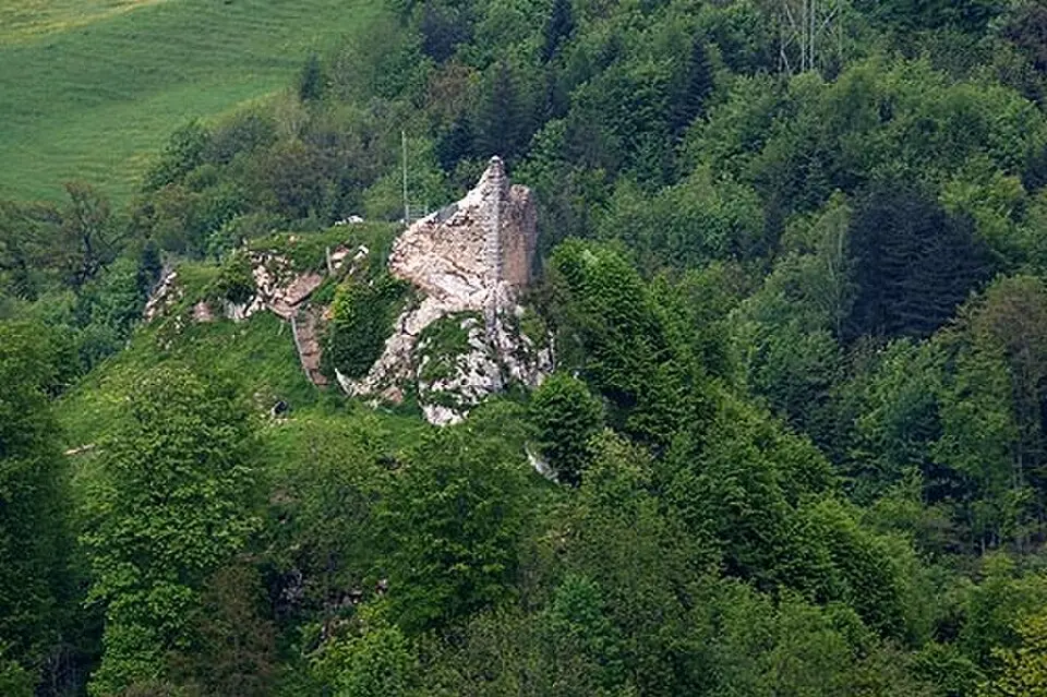 Burgruine Asuel