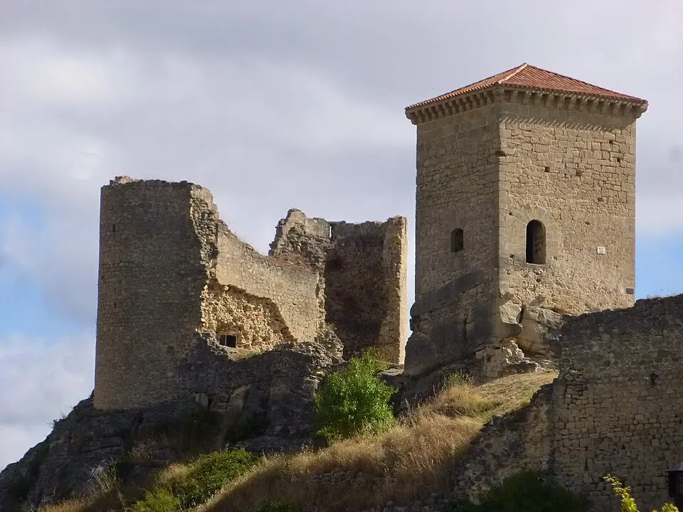 Bild: Zarateman · CC0 castillo de Santa Gadea del Cid