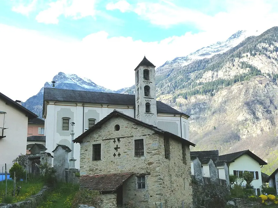 Kirche Santa Maria Assunta mit Beinhaus