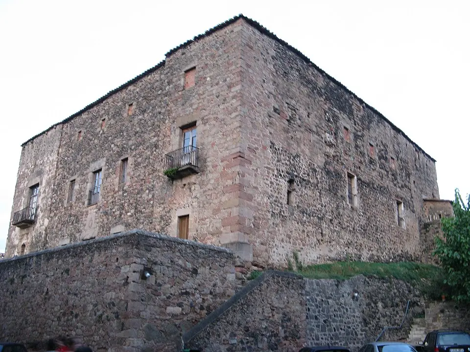Castillo de Santa Pau