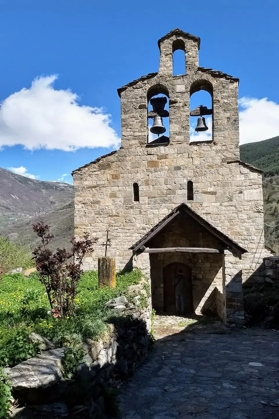 iglesia de Santa María de Cardet