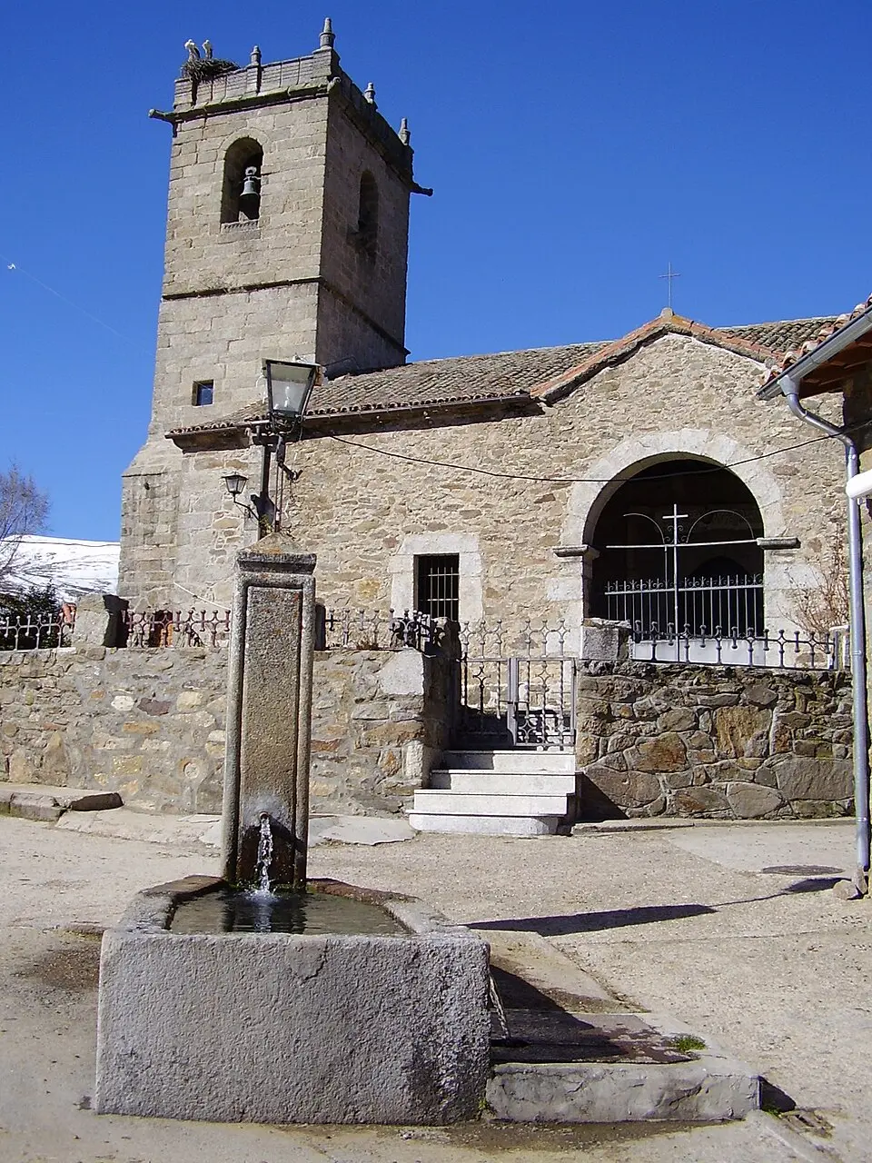 iglesia y torre de Santiago Apóstol