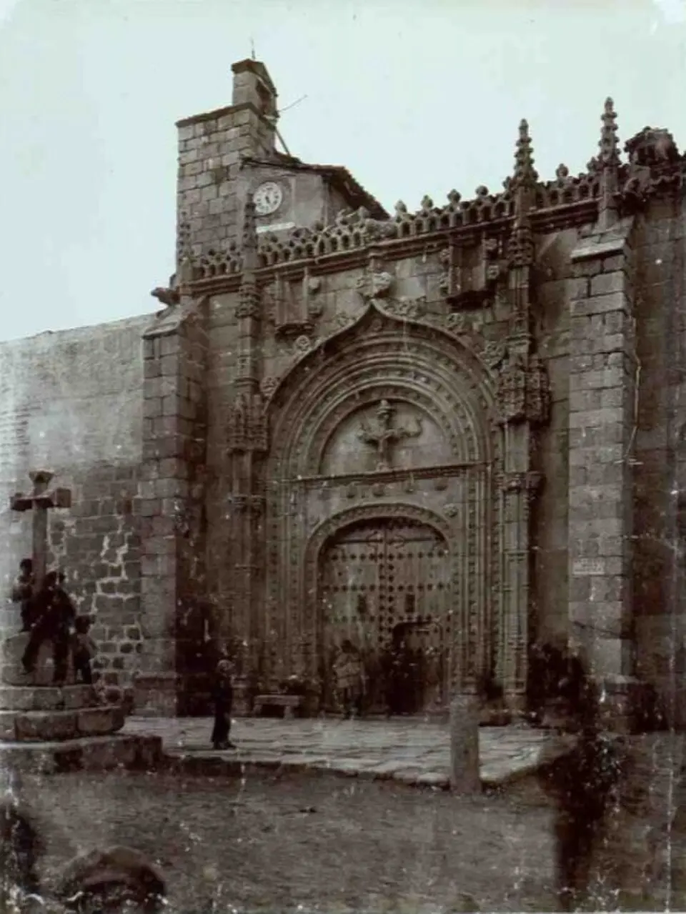 Obrázok: Manuel Gómez-Moreno · Public domain Santiago de la Puebla