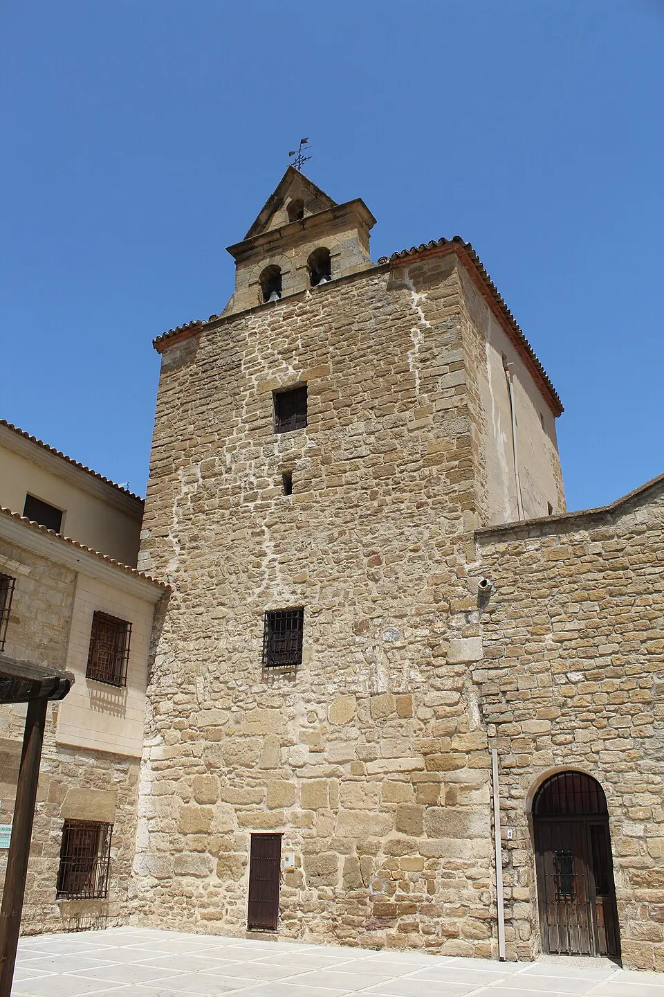 Obrázok: Veinticuatro de Jahén · CC BY-SA 4.0 torre del campanario de la iglesia