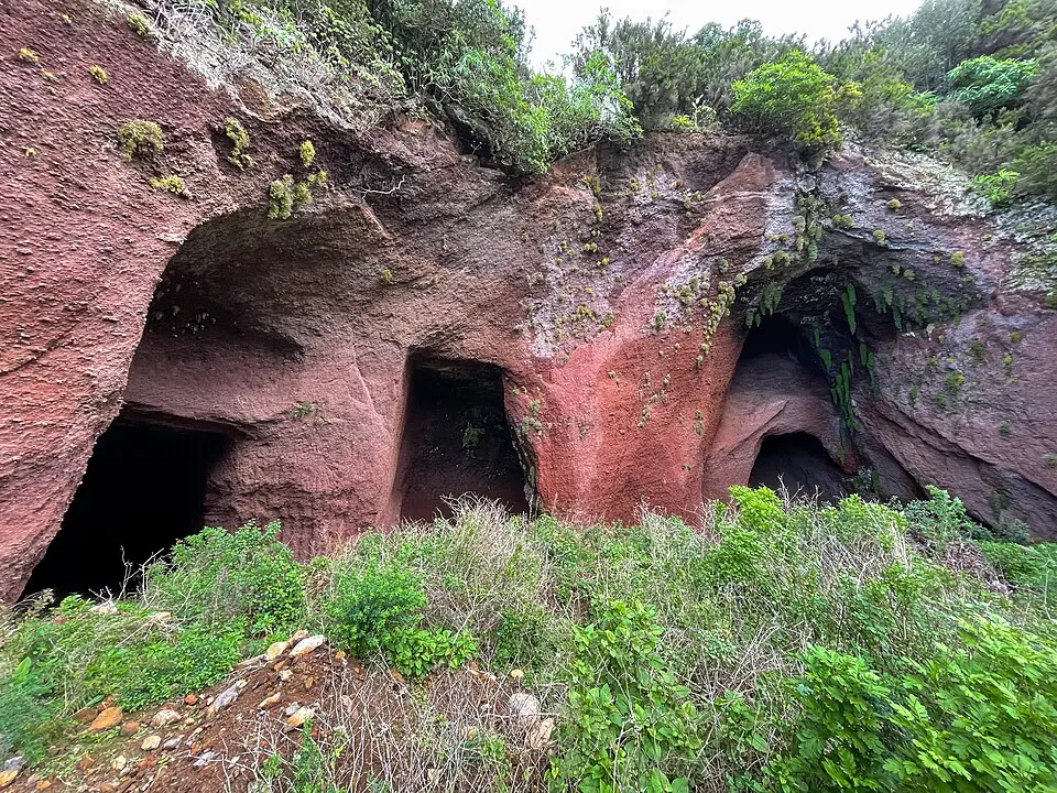 Slika: Photograph by Mike Peel (www.mikepeel.net). · CC BY-SA 4.0 Caves near Barlovento