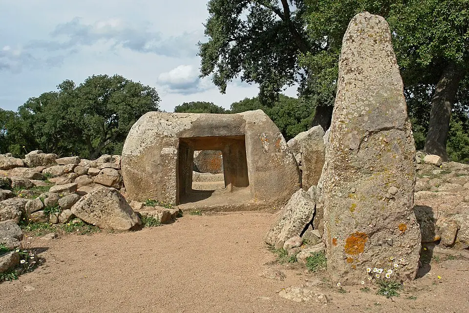 Obrázok: Hans Peter Schaefer, http://www.reserv-a-rt.de · CC BY-SA 3.0 Complesso archeologico di Pranu Muttedu