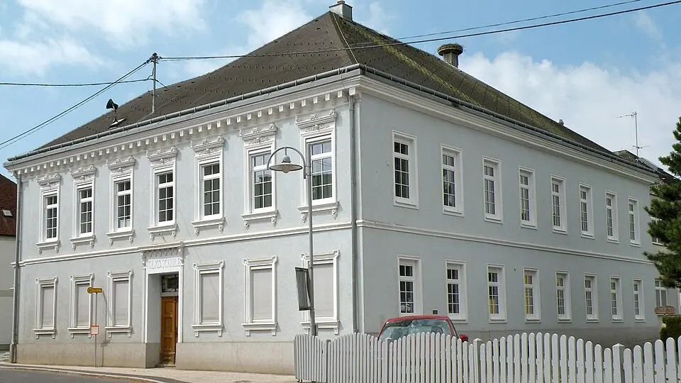 Obrázok: Pfeifferfranz · CC BY-SA 3.0 Volksschule
