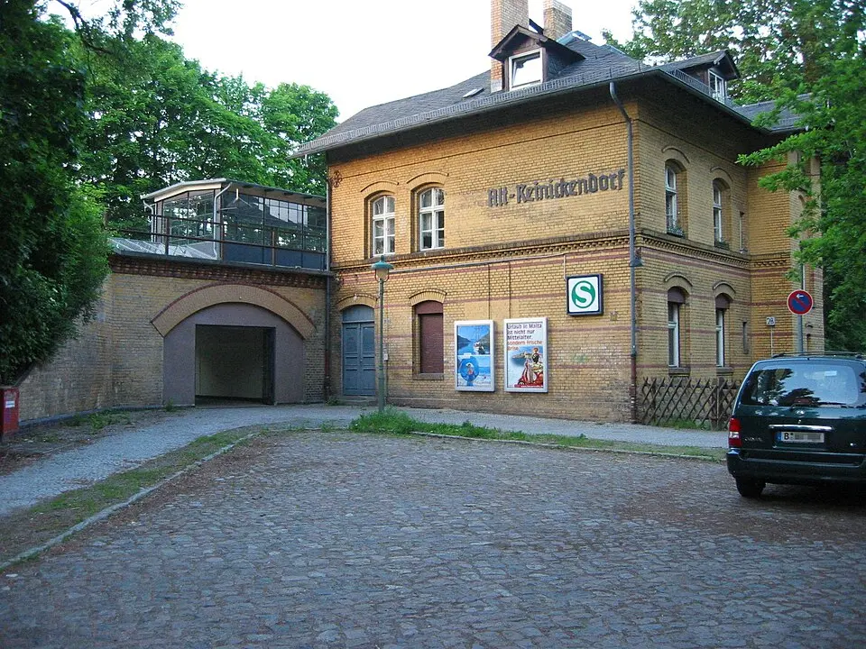 Bild: Ratatosk · CC BY-SA 3.0 Bahnhof Berlin Alt-Reinickendorf