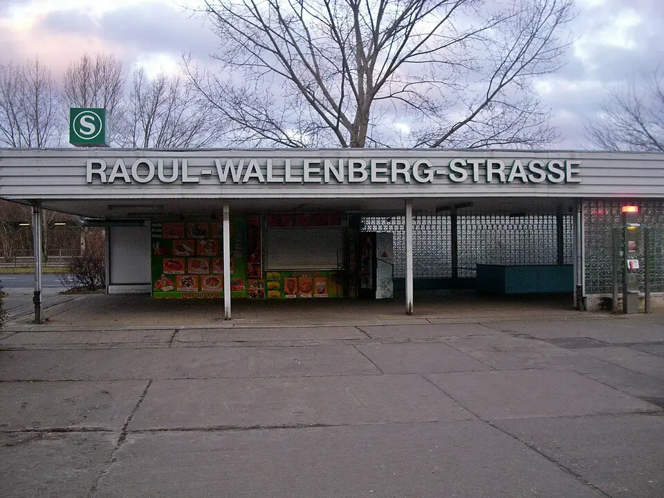 Bahnhof Berlin Raoul-Wallenberg-Straße