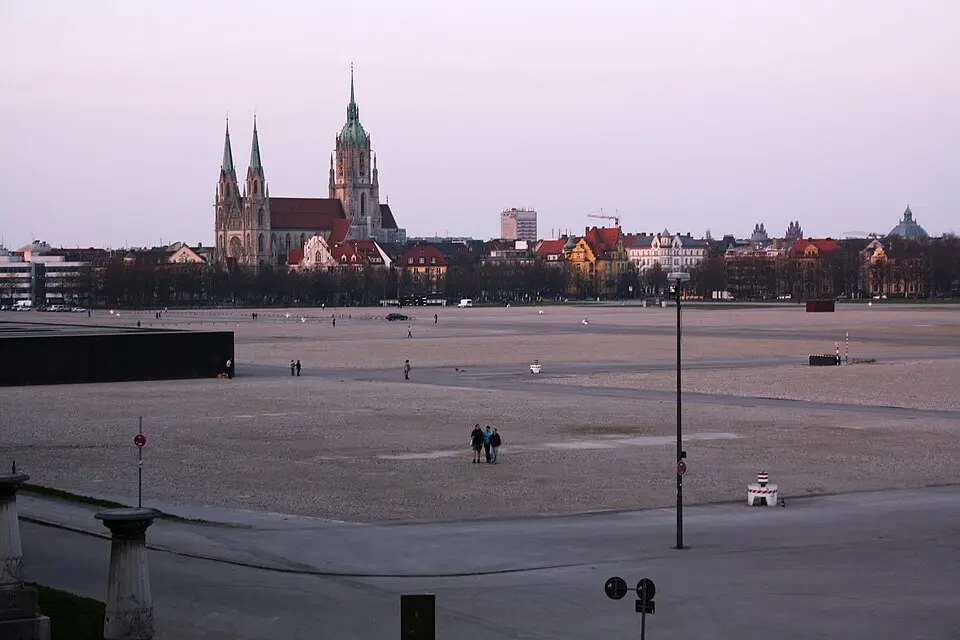 Bild: Usien · CC BY-SA 3.0 Theresienwiese