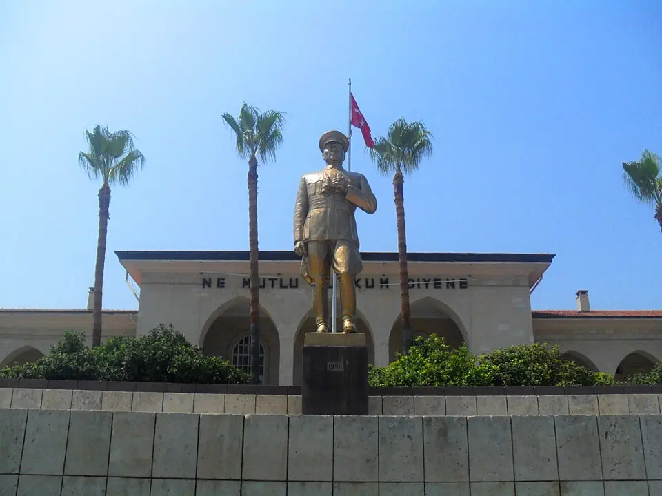 Mersin Atatürk Anıtı