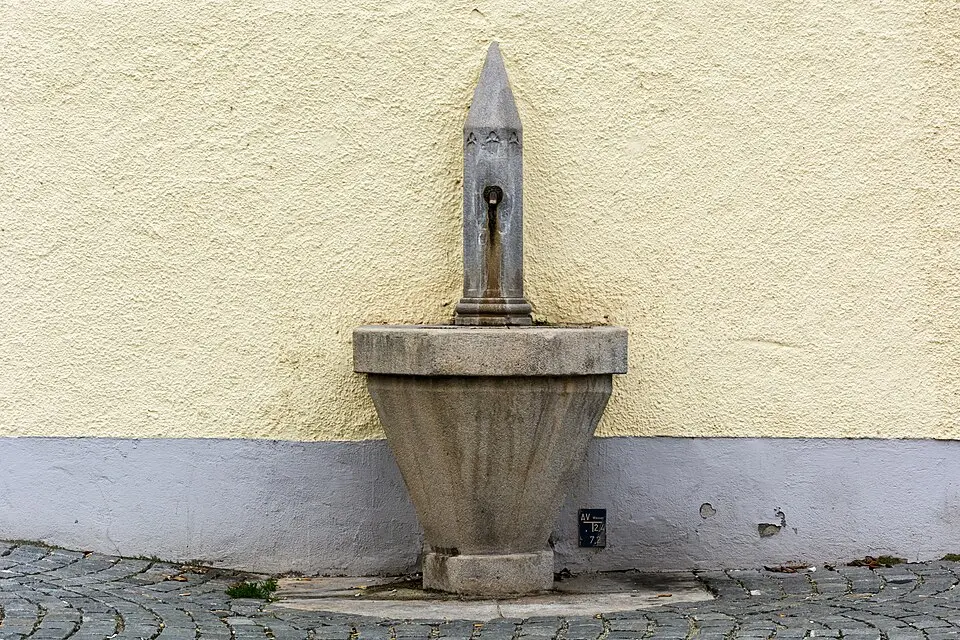 Image: Isiwal · CC BY-SA 3.0 AT Brunnen
