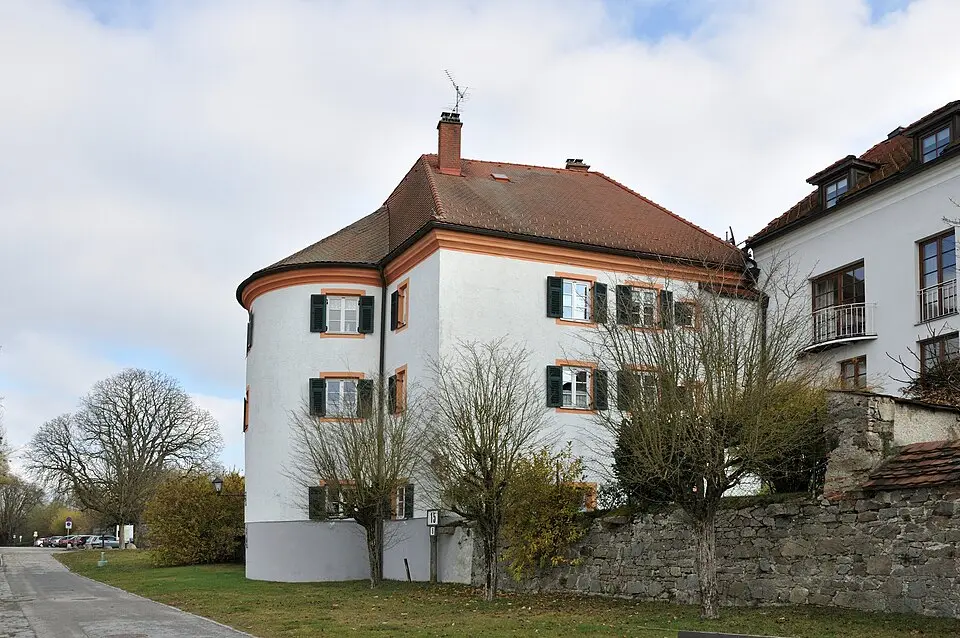 Götzturm, ehem. Unterer Wasser- oder Zwingerturm und Teil der Stadtmauer