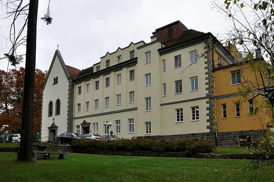 Kapuzinerkloster, Kneipp-Gesundheitszentrum und Gartenbaudenkmale im Kurpark