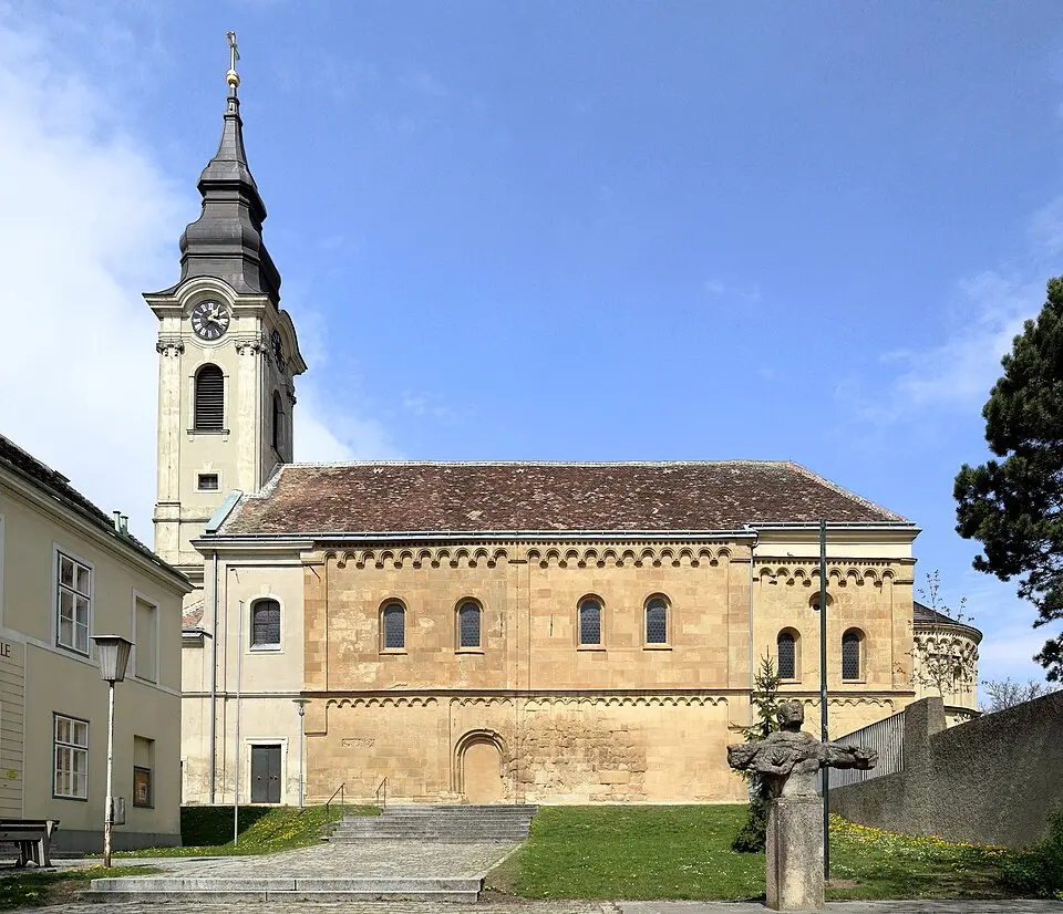 Obrázok: C.Stadler/Bwag · CC BY-SA 4.0 Pfarrkirche Schöngrabern