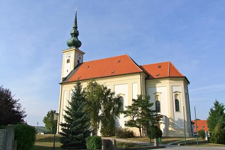 Kath. Pfarrkirche hl. Markus mit Abguss Kruzifix