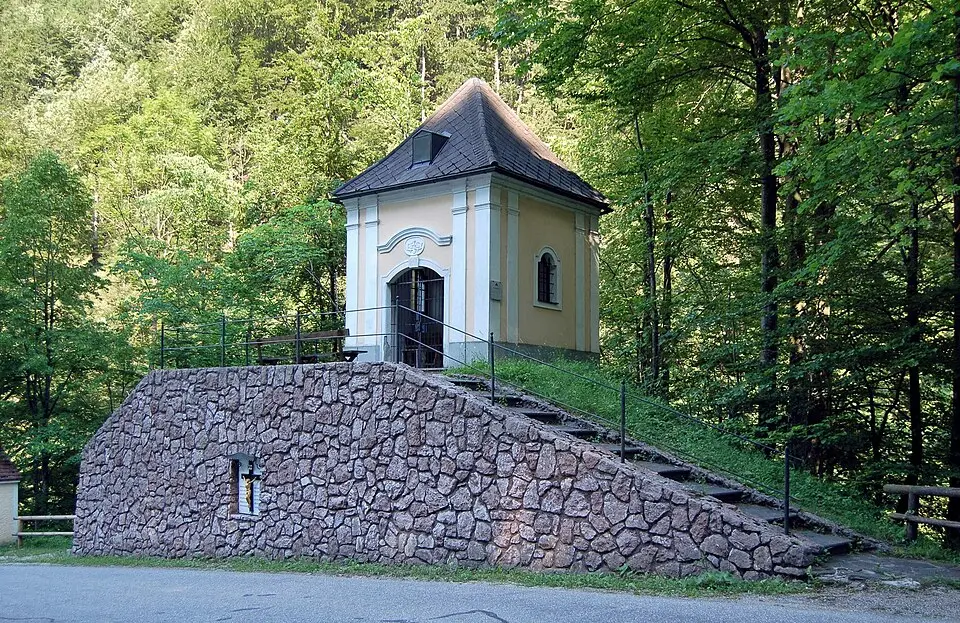 Bild: Herzi Pinki · CC BY-SA 3.0 Schön-Kreuz-Kapelle