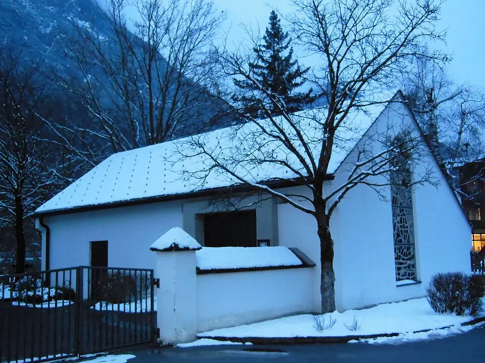 Obrázok: Much1979 · CC BY-SA 3.0 AT Aufbahrungshalle, Totenkapelle