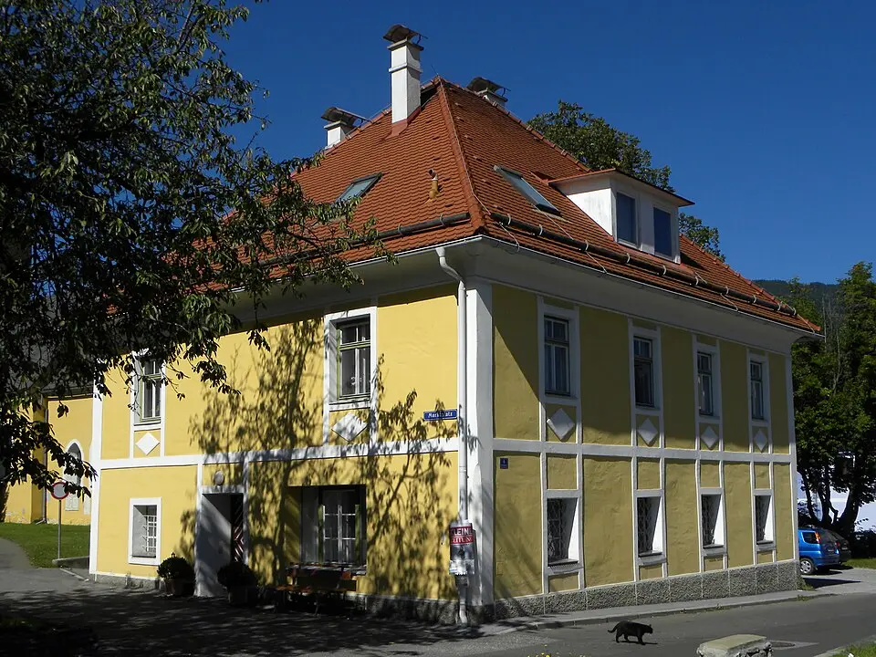 Obrázok: Haeferl · CC BY-SA 3.0 AT ehem. Mesner- und Schulhaus