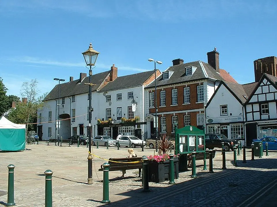 Image: Chris Wilson · CC BY-SA 2.0 Atherstone