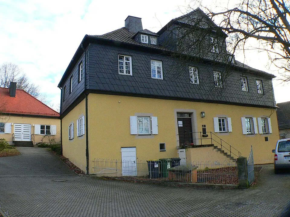 Slika: Presse03 · CC BY-SA 3.0 Schloss Scheuerfeld