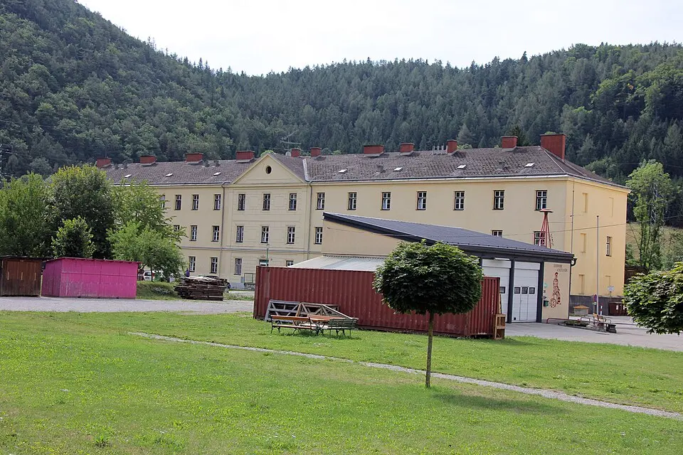 Ehem. Arbeiter- und Beamtenwohnhaus