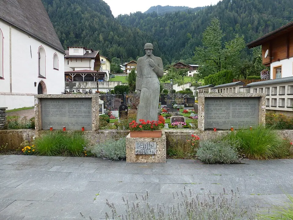 Friedhof mit Kriegerdenkmal