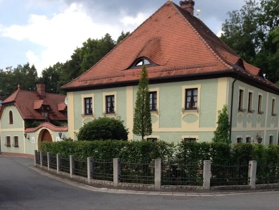 Immagine: Voellmer90 · CC BY-SA 4.0 Schloss Zintlhammer