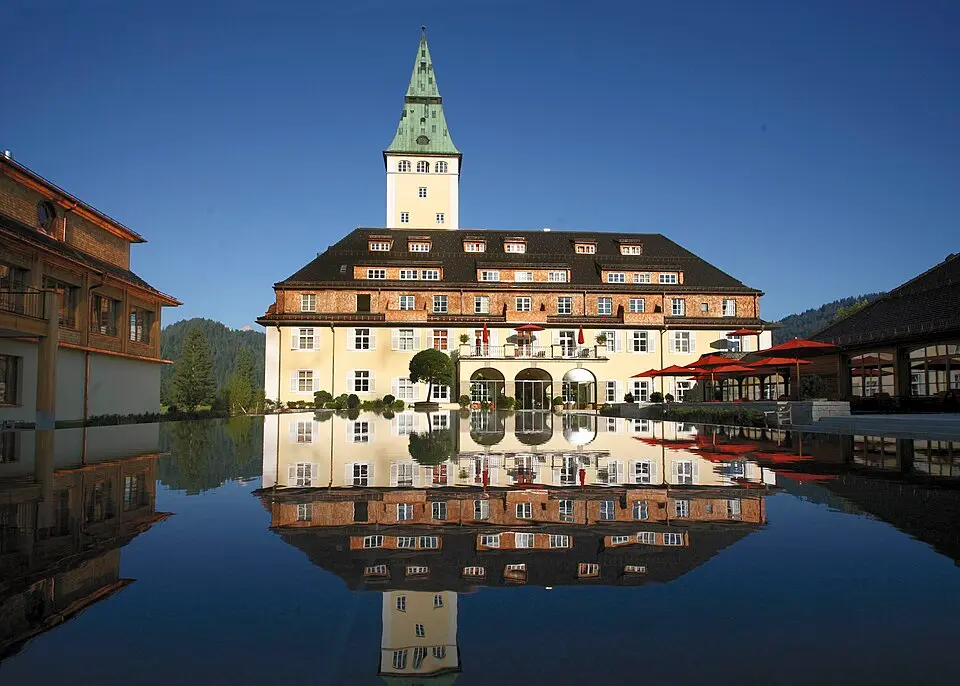 Bild: Schloss Elmau · CC BY-SA 3.0 Schloss Elmau