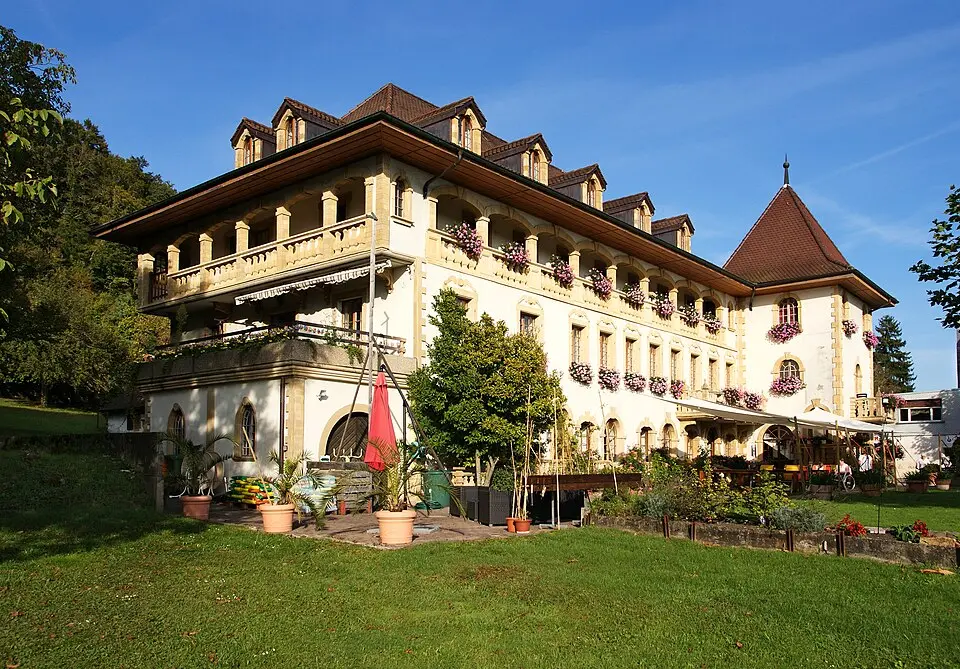 Obrázek: TimotheusB · CC BY 4.0 Schloss Gampelen