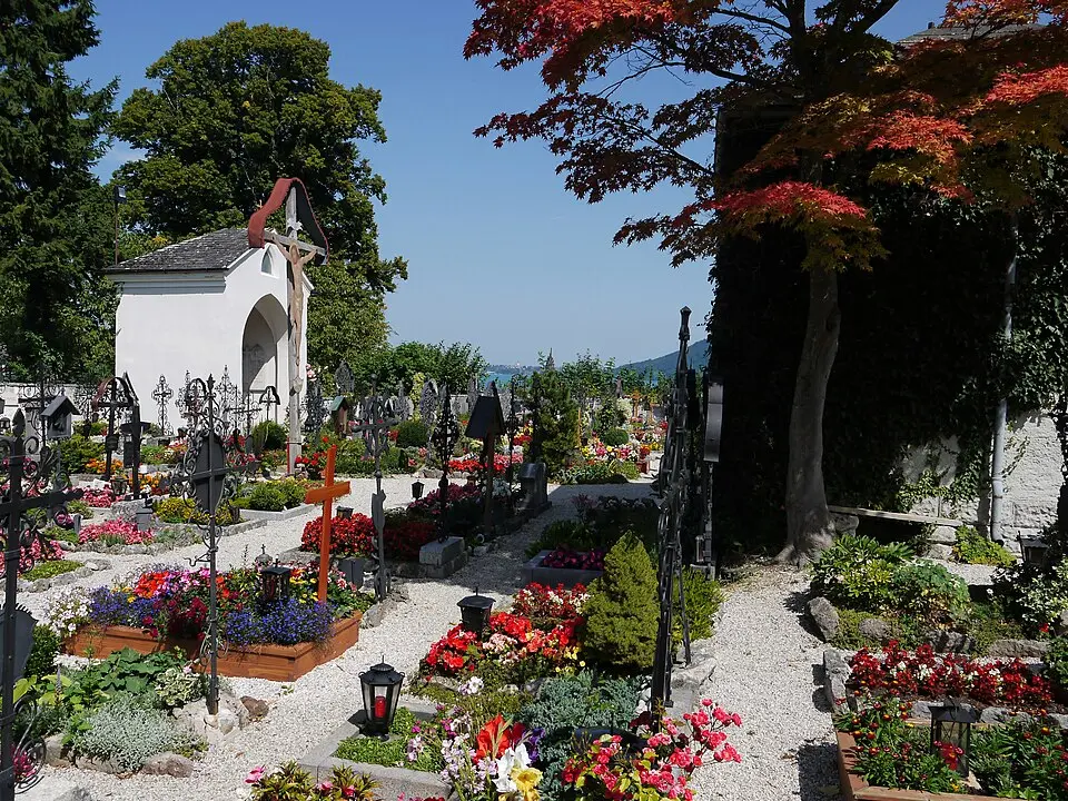 Friedhof und Fläche des ehem. karolingischen Königshofes