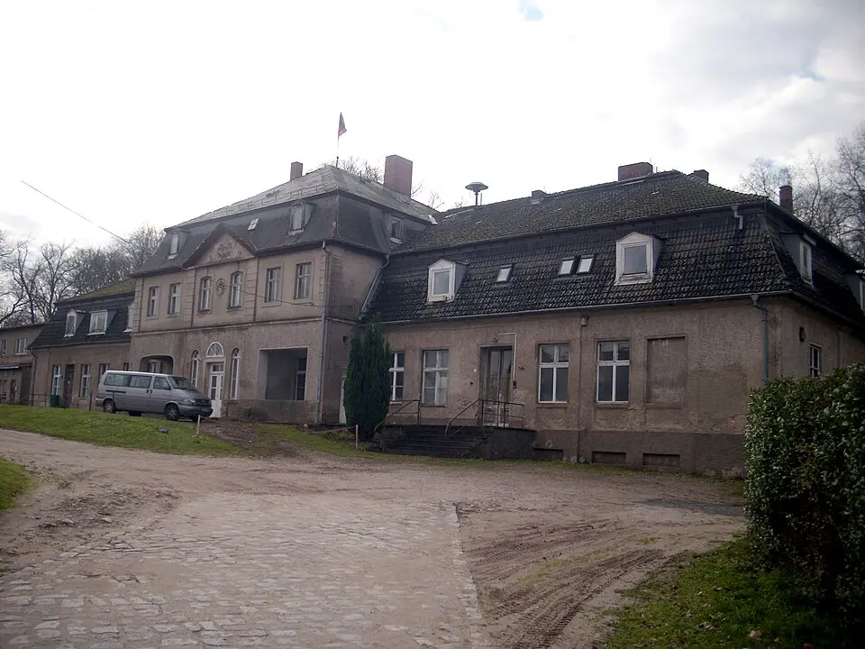 Obrázok: J.Rzadkowski · CC BY-SA 3.0 DE Schloss Ihlow