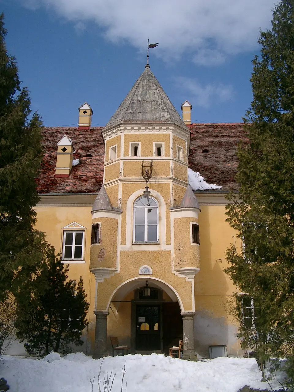 Immagine: E.mil.mil (talk) · CC BY-SA 3.0 AT Schloss Johnsdorf