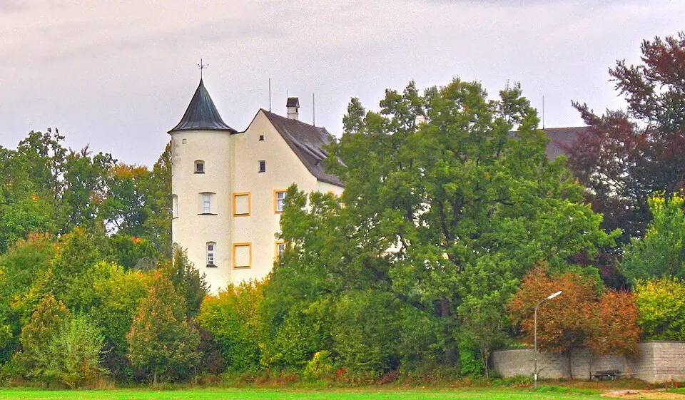 Image: Richard Huber · CC BY-SA 3.0 Schloss Lauterbach (Bergkirchen)