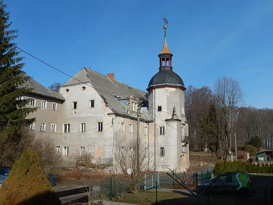 '''Schloss Naundorf''' (Einzeldenkmal zu ID-Nr. 09278033) Schlossberg 1; 1g