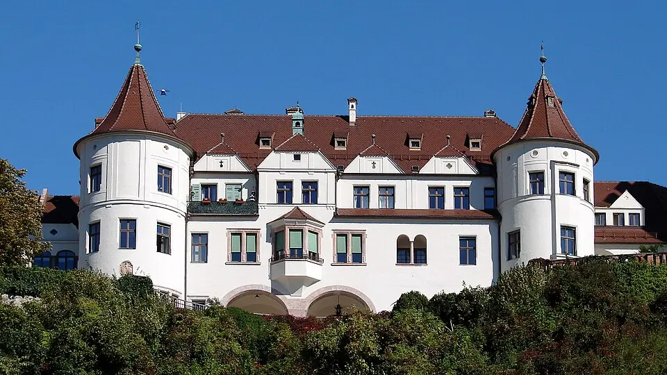 Obrázok: Helmlechner · CC BY-SA 3.0 Schloss Neubeuern