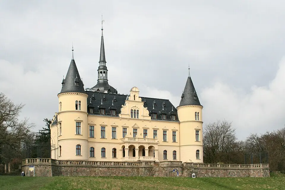 Obrázok: Lapplaender · CC BY-SA 3.0 DE Schloss Ralswiek
