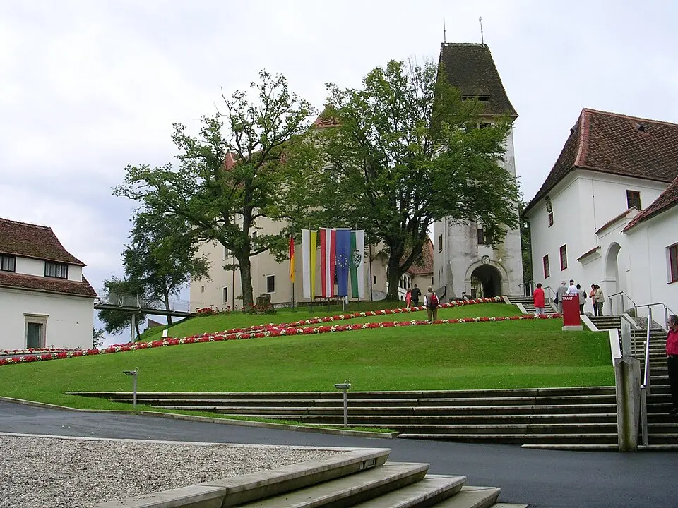 Obrázok: Michael Kranewitter · CC BY-SA 3.0 Hochschloss – Vizedomhaus