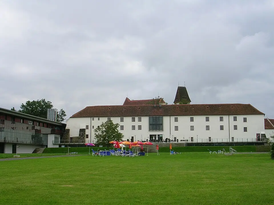 Obrázok: Michael Kranewitter · CC BY-SA 3.0 Unteres Schloss samt Zubauten