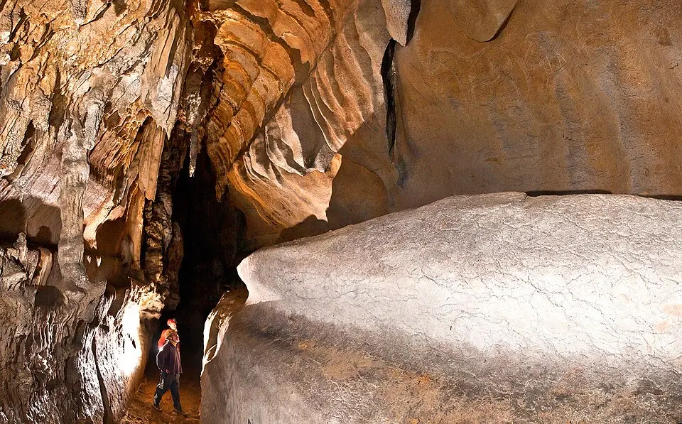 cueva de Atxurra
