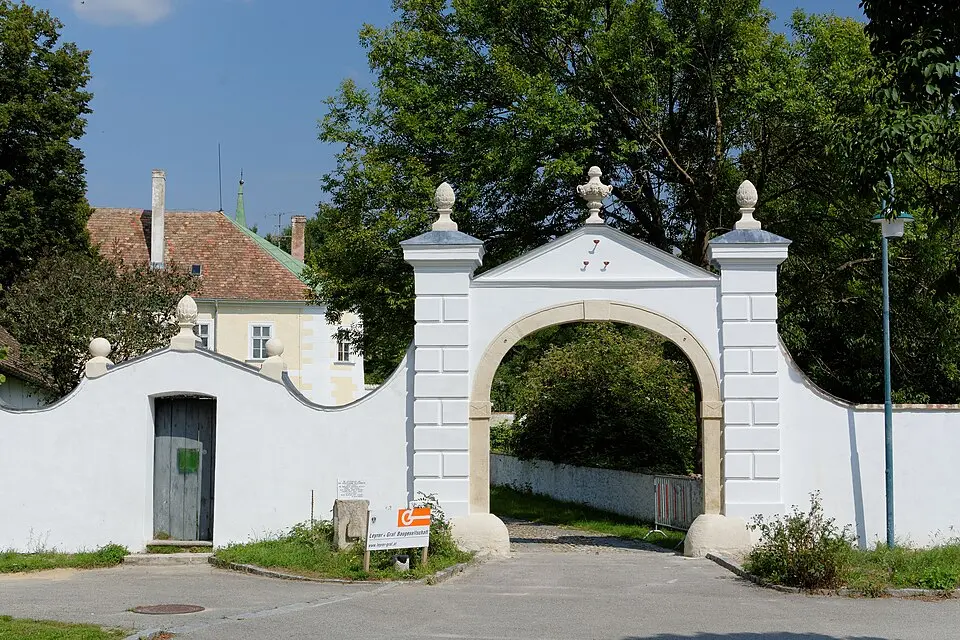 Bild: Robert Heilinger · CC BY-SA 3.0 Schloss Stoitzendorf, ehem. Pfarrhof