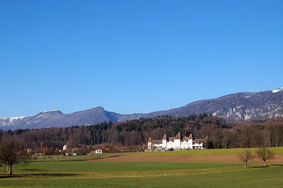château de Waldegg avec jardins et bâtiments annexes
