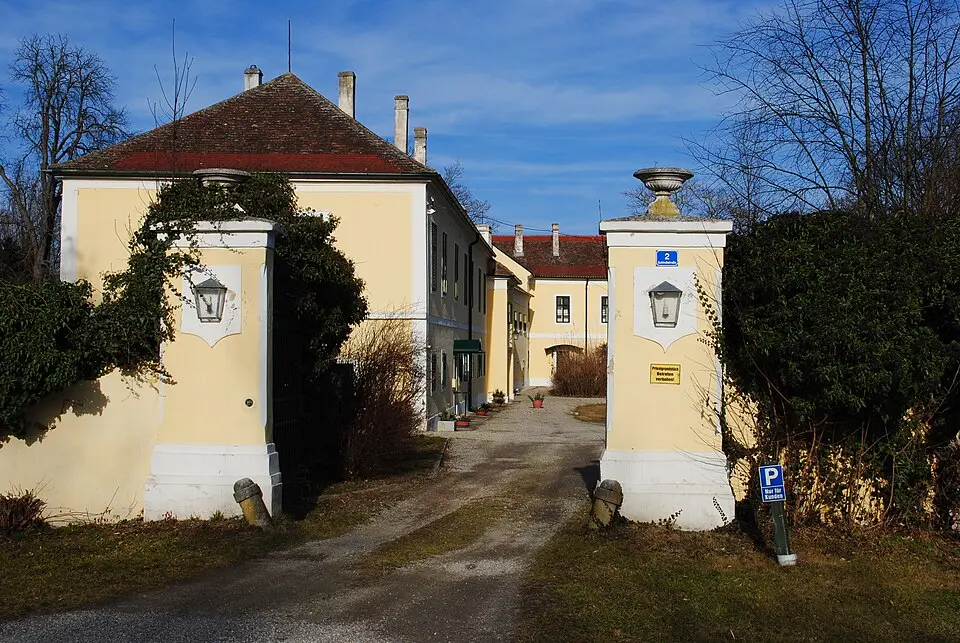 Bild: Wachauer · CC BY-SA 4.0 Schloss Walkersdorf